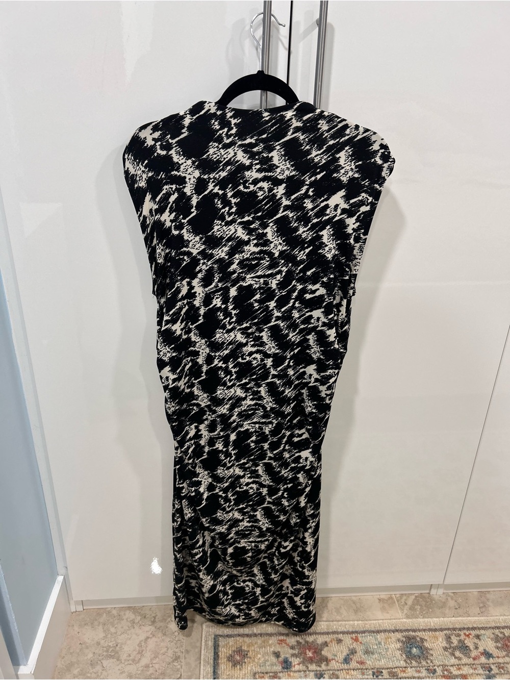 H&M Black and White Abstract Midi Dress
